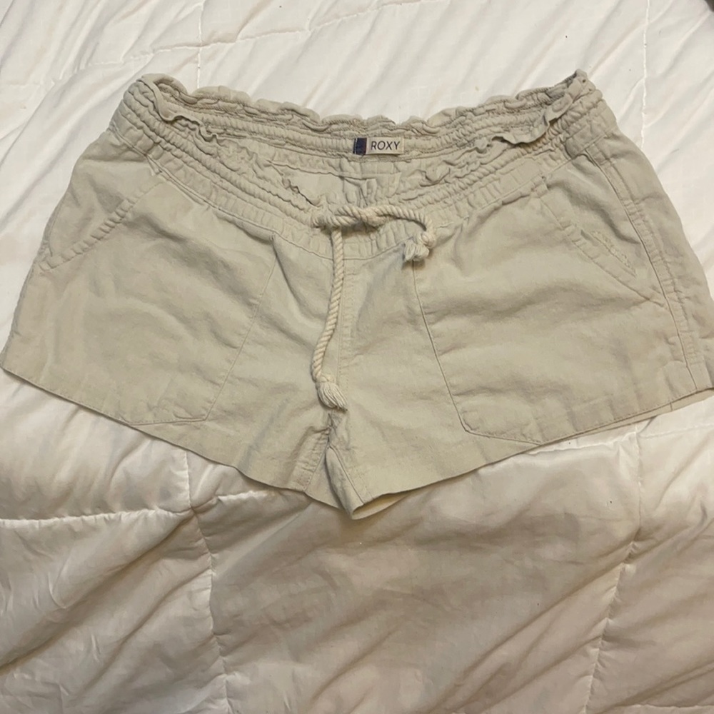 Roxy beige shorts